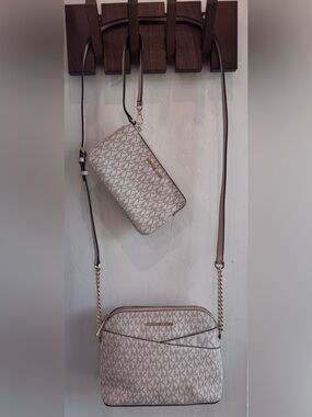 MK Logo Dome Crossbody Bag set- pink